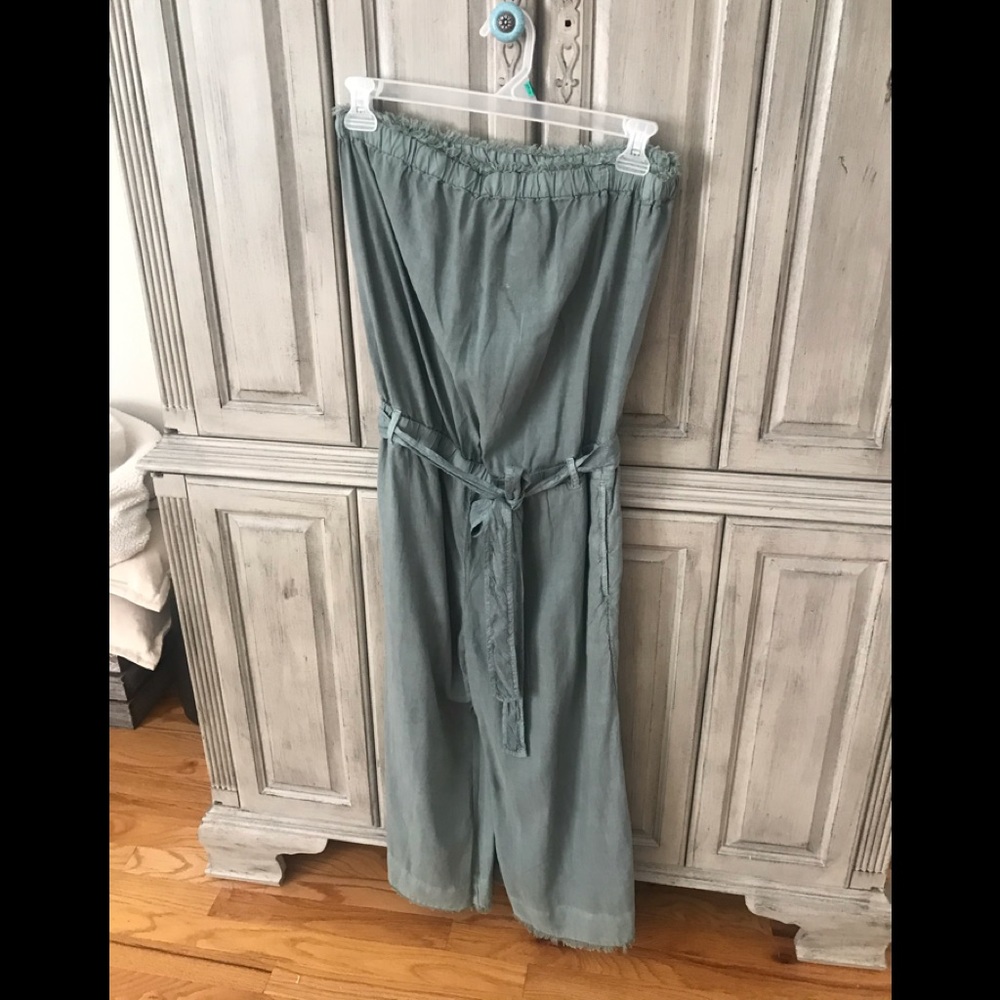 Cloth and Stone romper, size large.